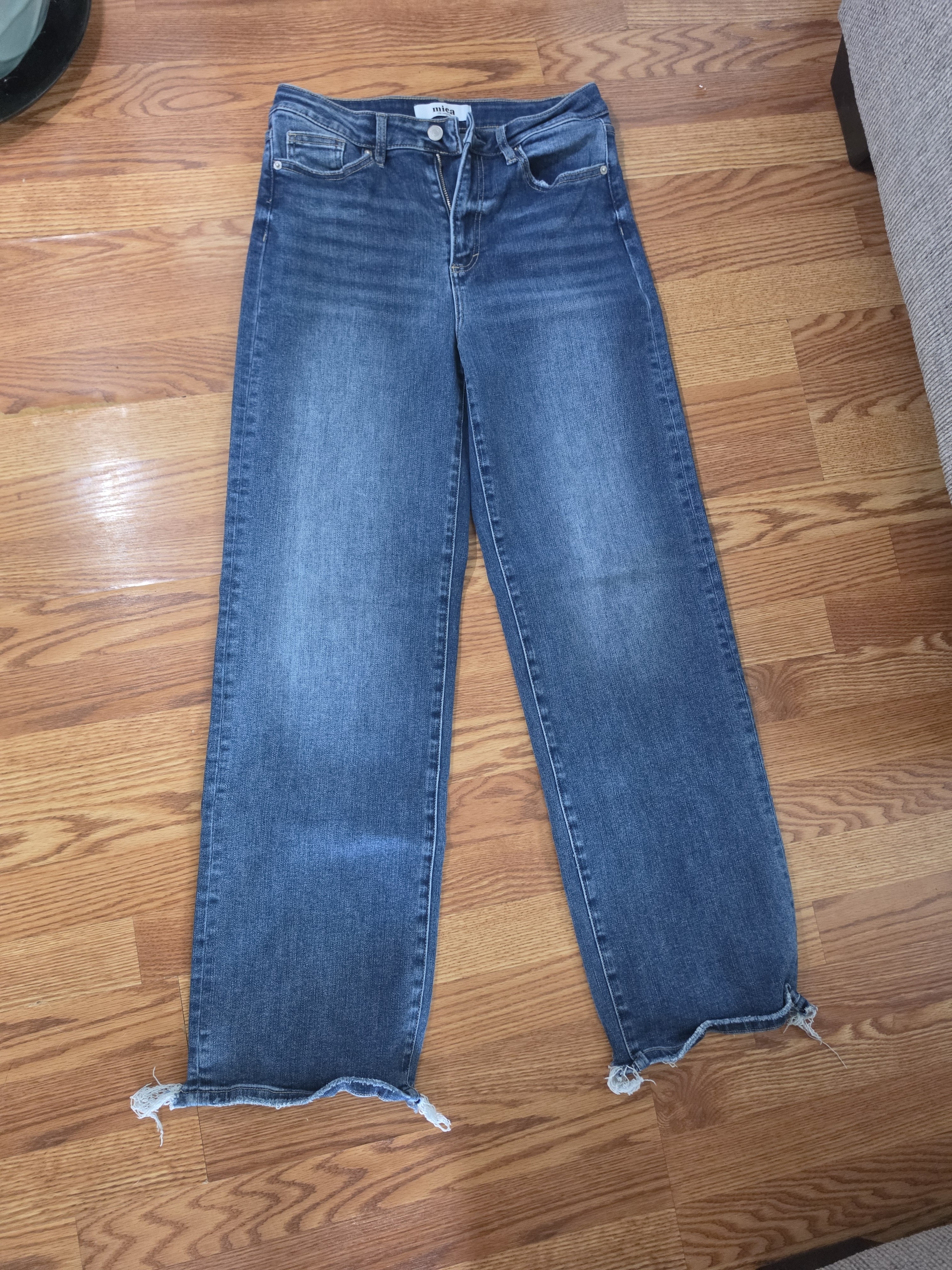 Women's Medium Blue Wide-Leg Jeans With Frayed Hem